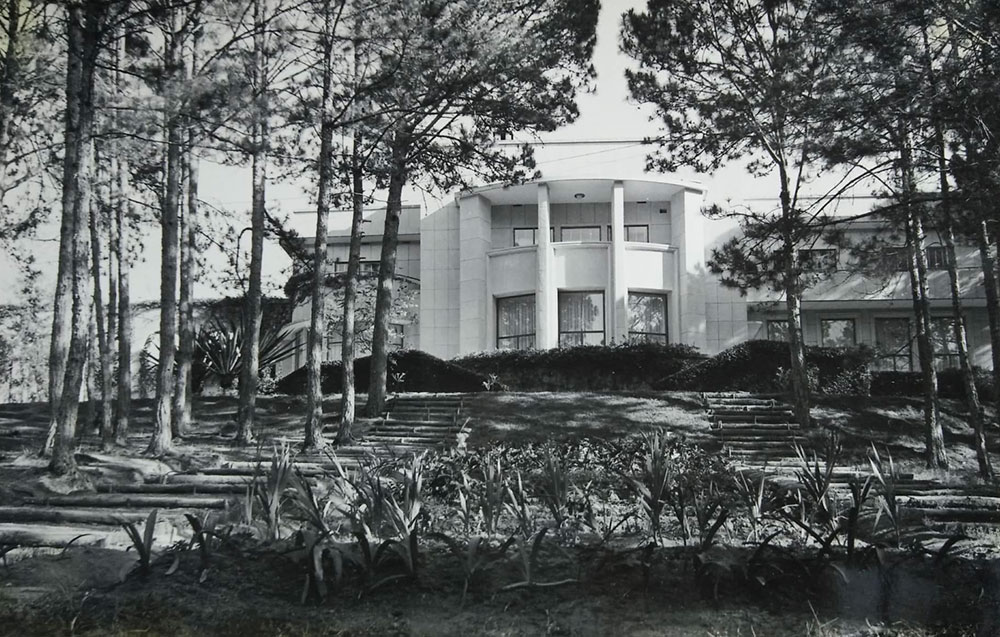 mặt sau của Dinh II