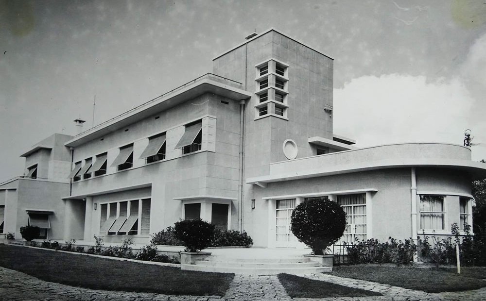 mặt sau của Dinh II